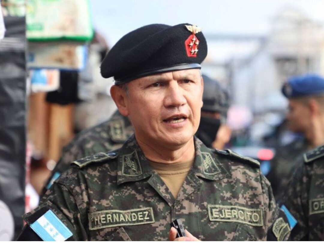 Roosevelt Hernández: un general en el centro de la controversia política y militar