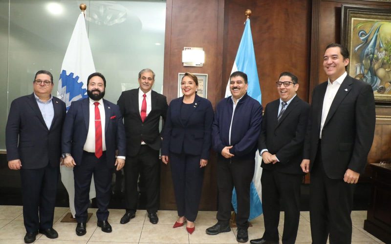 Cuestionan a Luis Redondo por posible ilegalidad en manejo de renuncia en el CNE