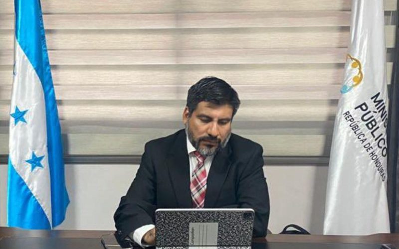 Fiscalía investiga amenaza de asesinato a Mel Zelaya entre dudas y burlas