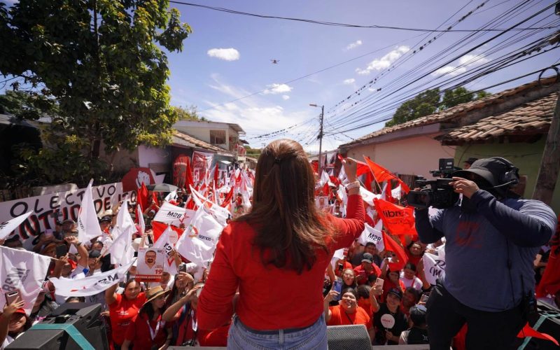 Cómo los errores de Rixi Moncada debilitan su candidatura presidencial