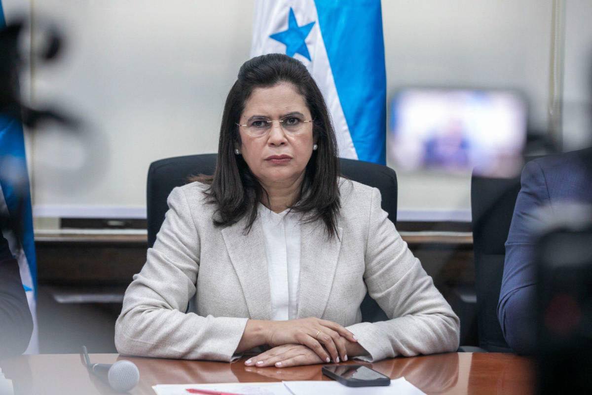 Rixi Moncada y la Polémica Propuesta de Cerrar Central de Riesgos