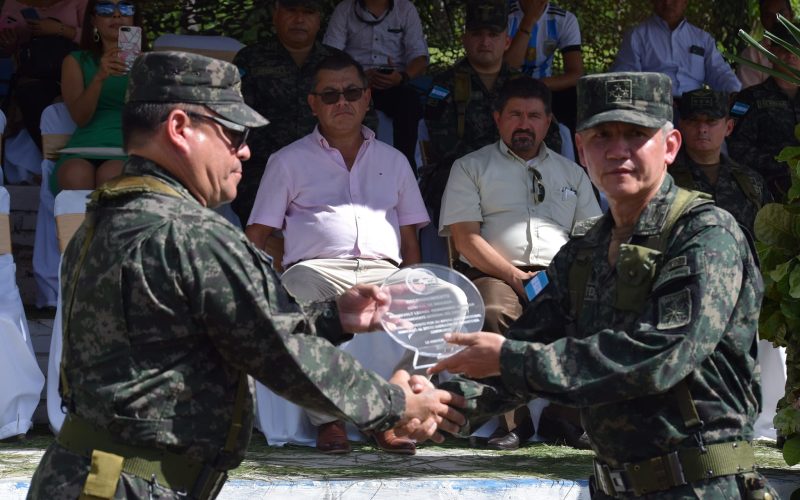 Jefe de las Fuerzas Armadas respalda plan de LIBRE para convocar asamblea constituyente