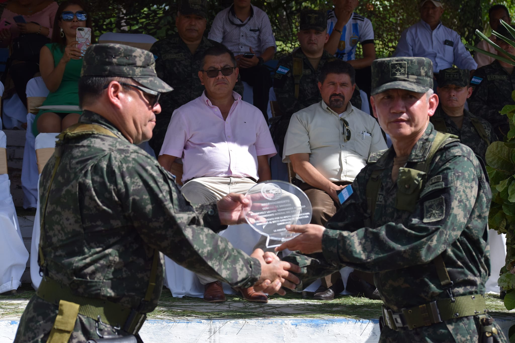 Jefe de las Fuerzas Armadas respalda plan de LIBRE para convocar asamblea constituyente