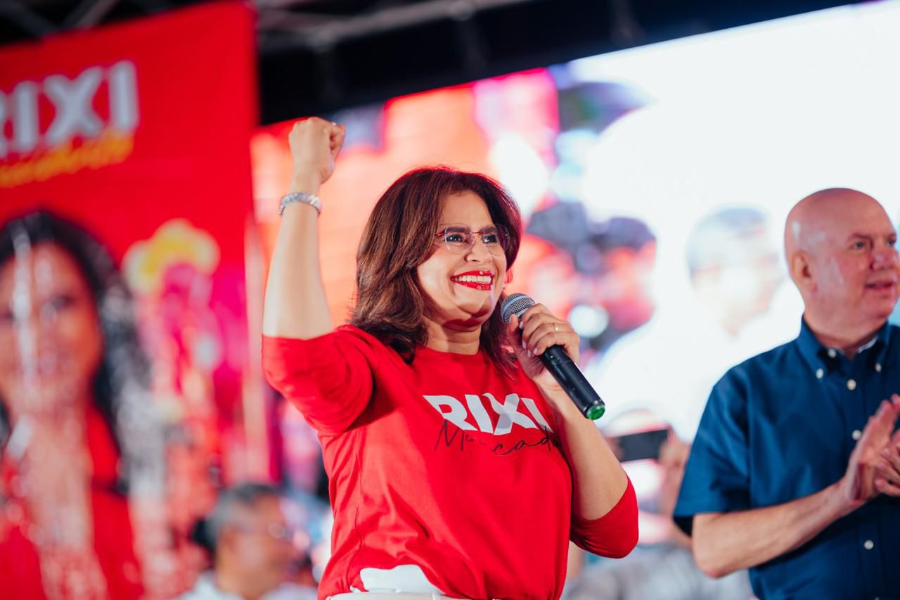 Rixi Moncada pierde terreno
